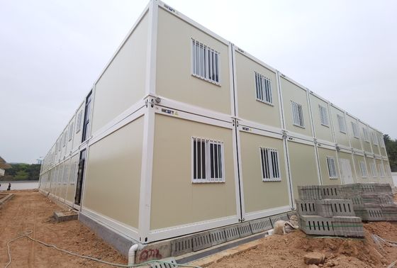 Cabine mobili di ufficio pronte per il sito
