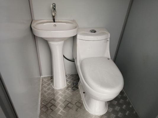 Servizio sanitario pubblico mobile mobile con doccia